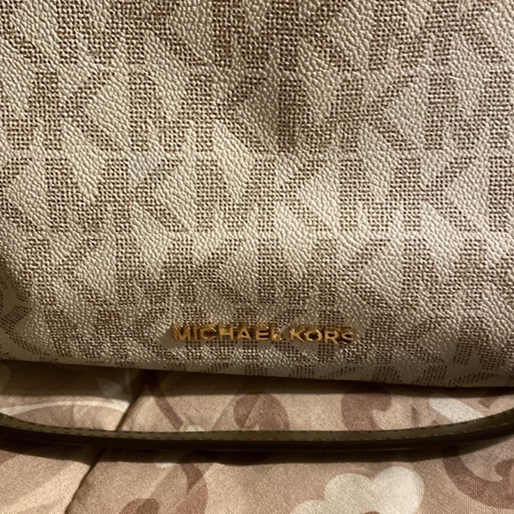 Authentic! Michael Kors Purse! - Picture 2 of 15